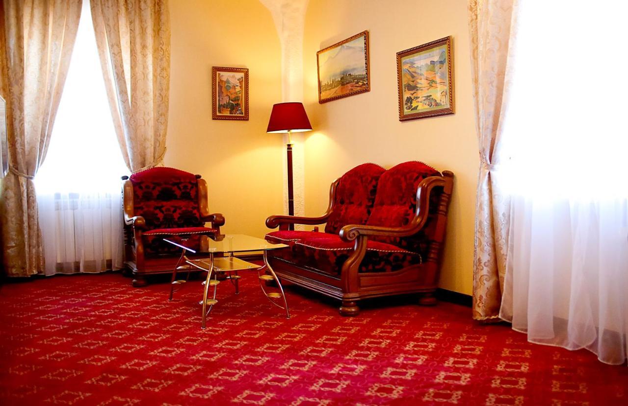 Hotel Kilikiya Užhorod Exteriér fotografie